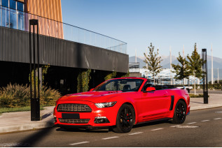 Ford Mustang (красный)