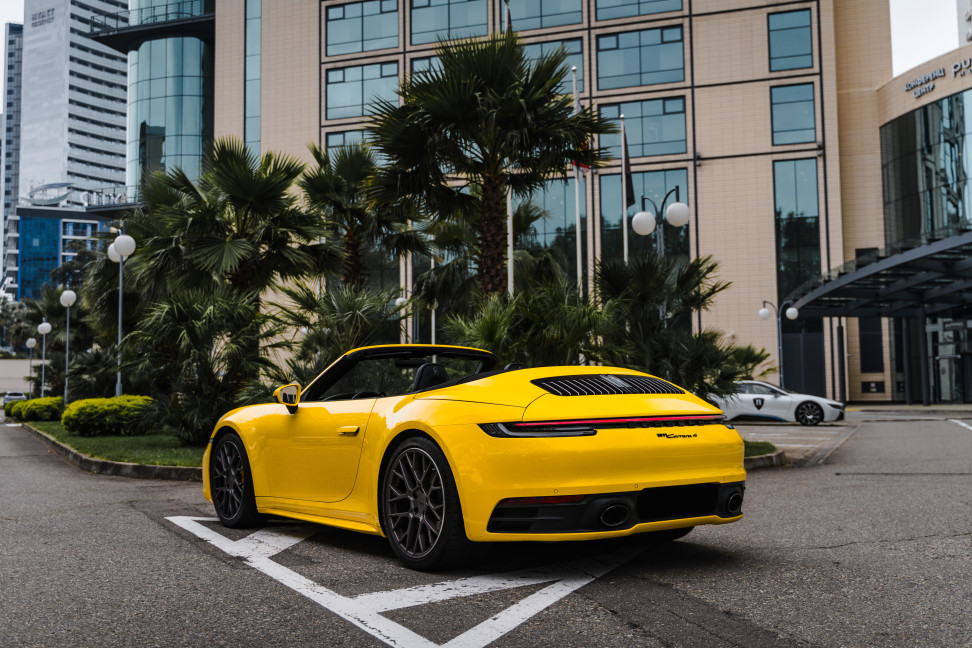 Porsche 911 (992)