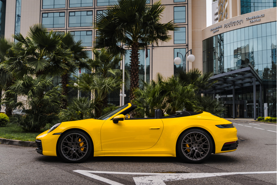 Porsche 911 (992)