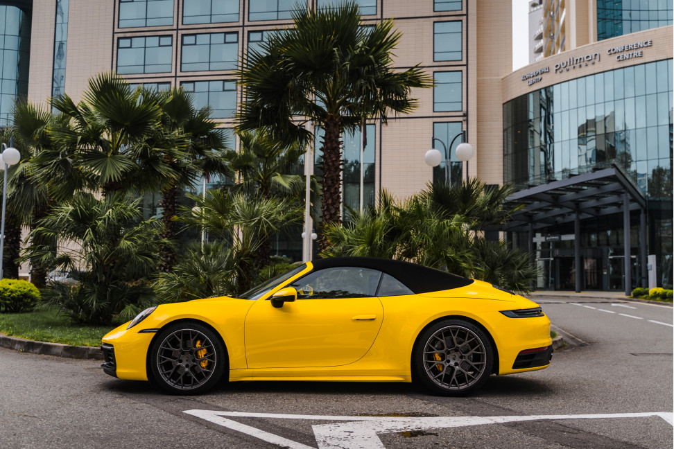 Porsche 911 (992)